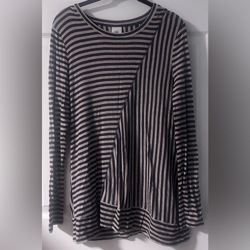 CAbi Ernest Knit Tunic Long Sleeved Top in Gray and Navy Blue